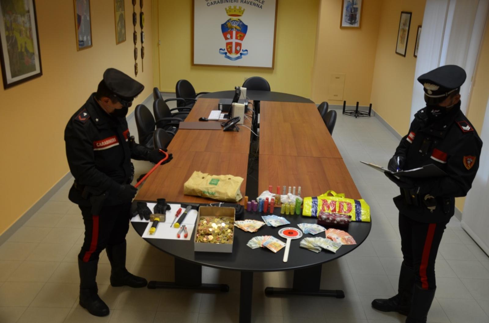 Arrestati i predoni dei supermercati, avevano 5mila euro cash