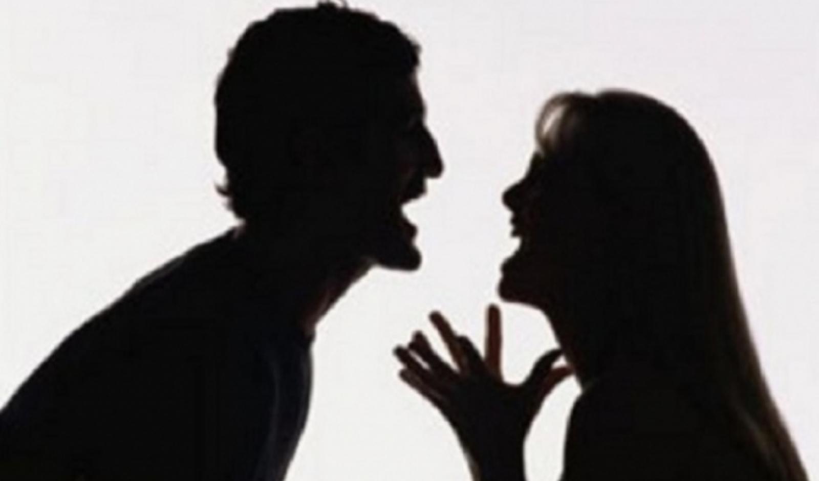 Inventa di essere stato rapinato per non confessare di aver malmenato l&rsquo;ex la quale si era solo difesa dall&rsquo;aggressione