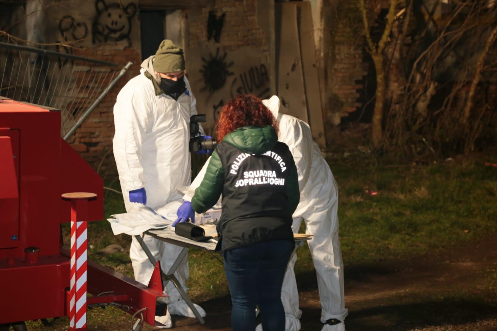 Omicidio al campo nomadi, si cerca ancora l&rsquo;arma