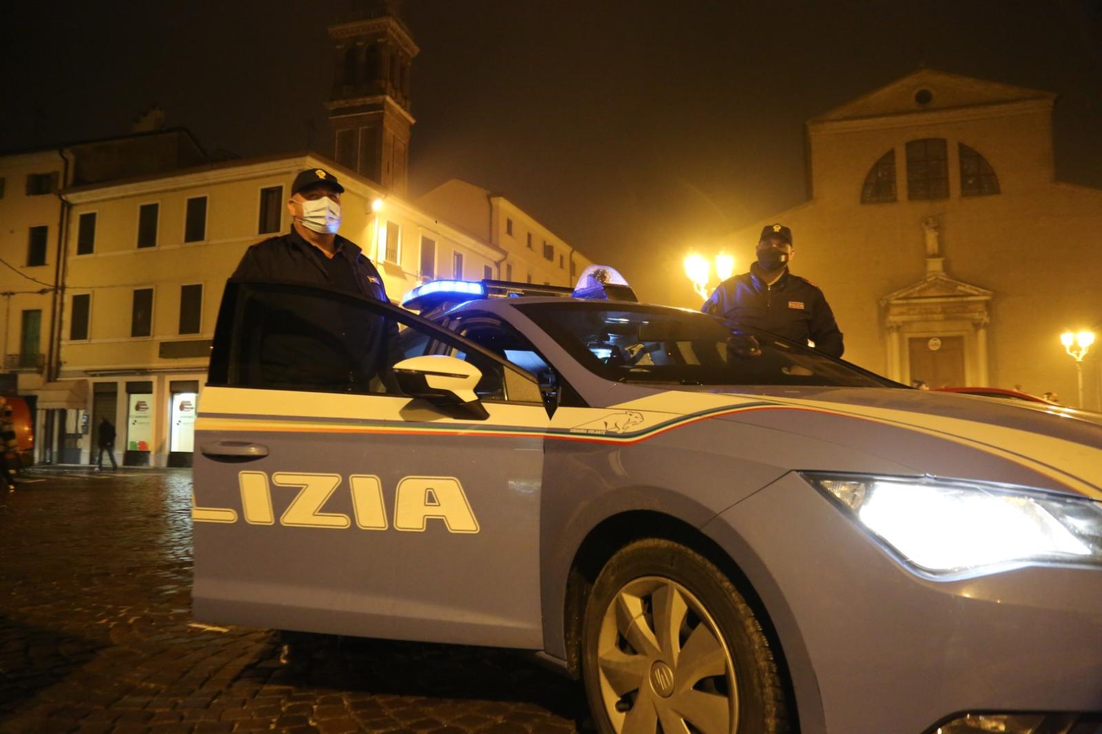 Ubriaco, senza documenti e senza patente, viaggiava armato