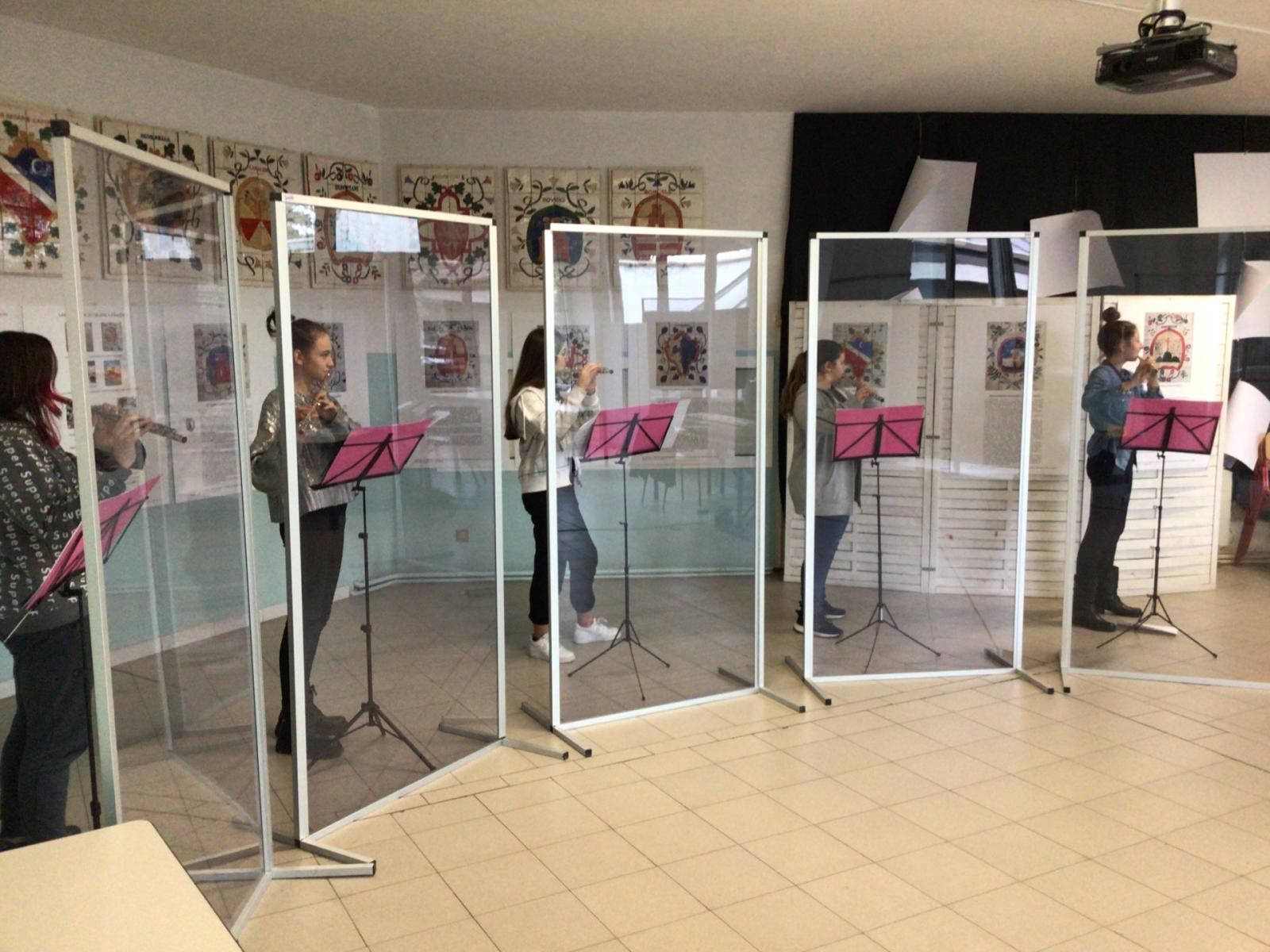 La Planoplast dona 9 pannelli per fare musica in sicurezza