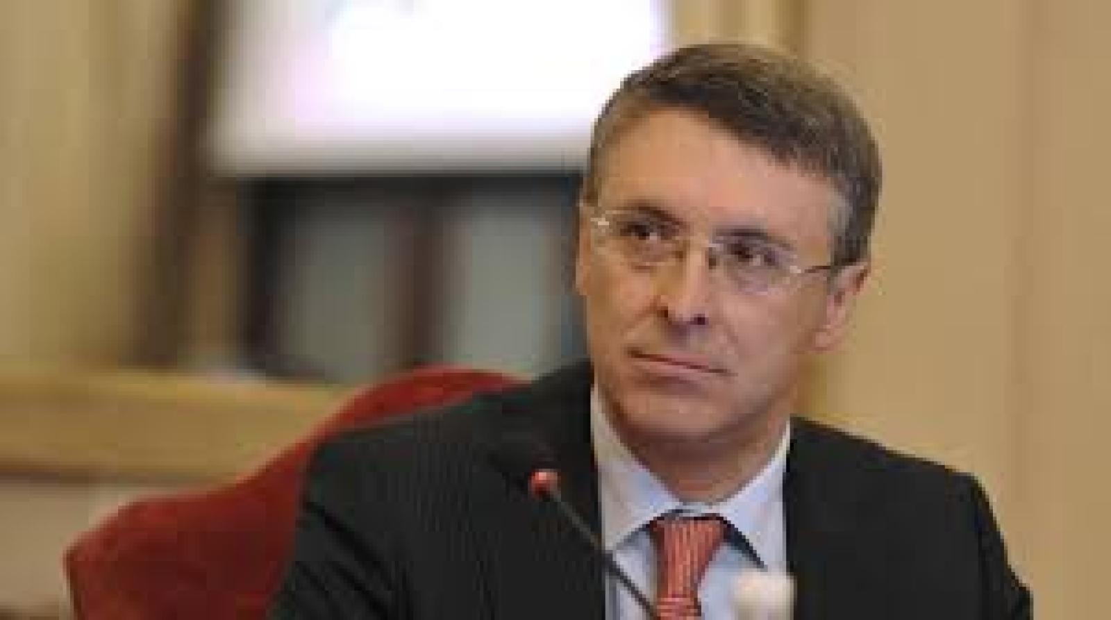 Regioni in cerca di vaccini, la Procura di Perugia prova a fermare Zaia