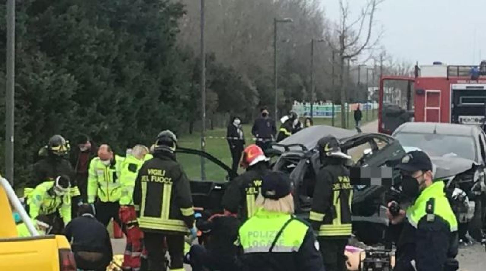 Muore nel frontale insieme al bimbo che portava in grembo