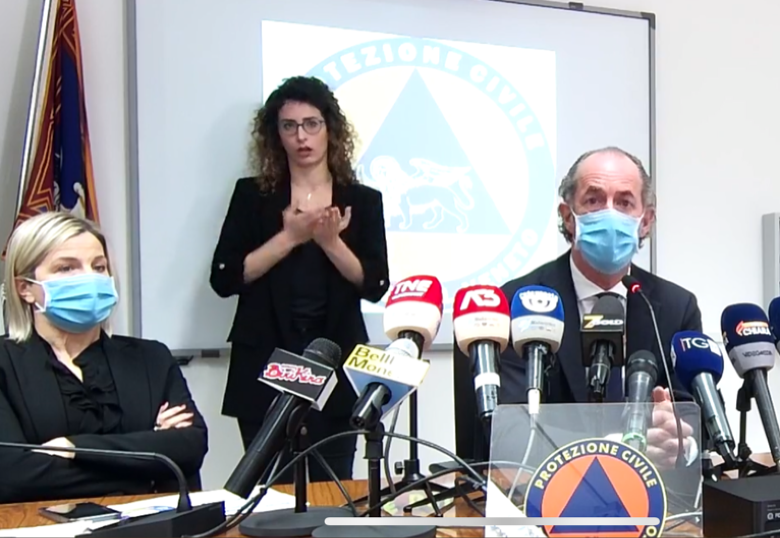 "Riattiveremo i 10 covid hospital in Veneto"