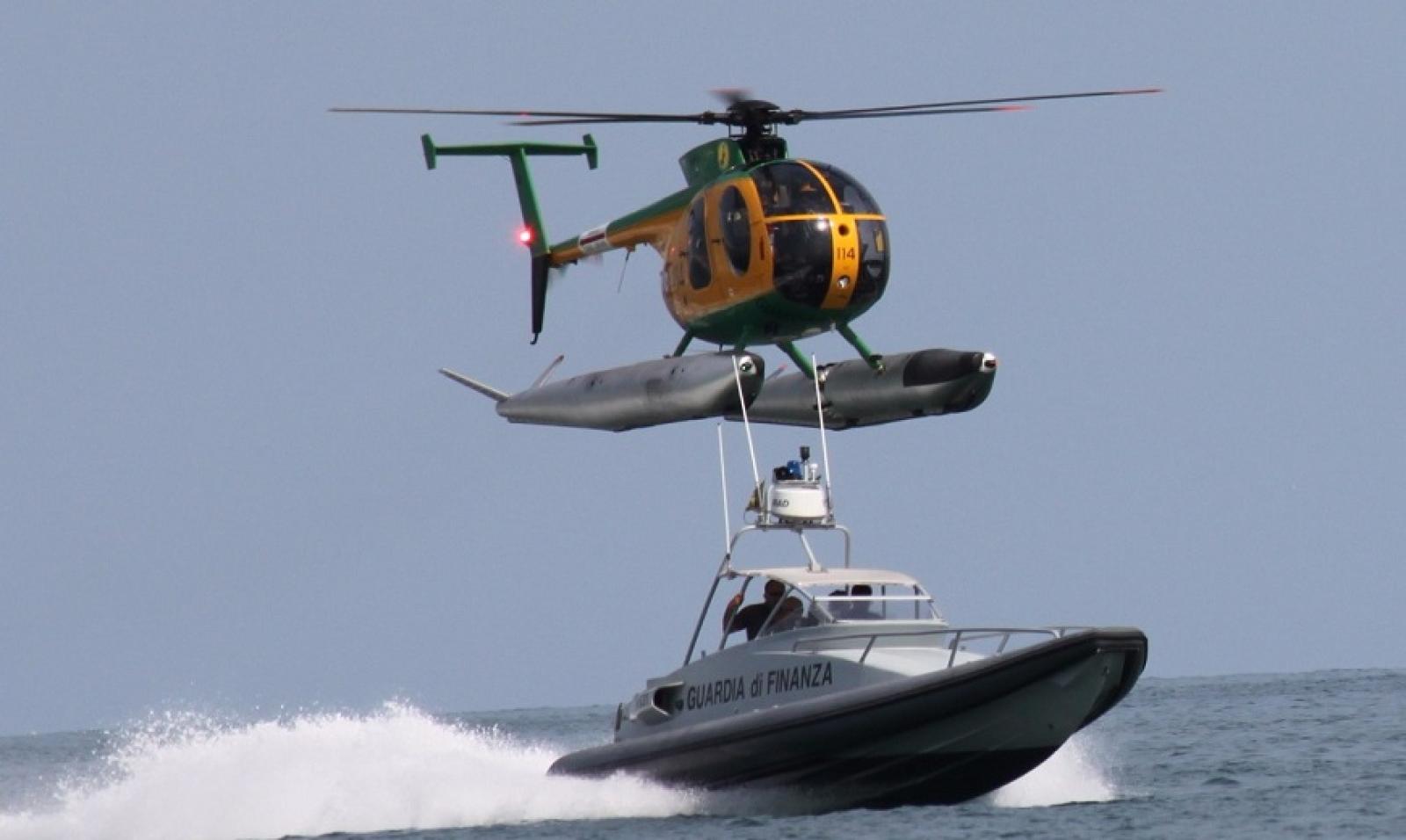 Schianto in acqua, un ferito grave, il natante continua la sua corsa impazzita