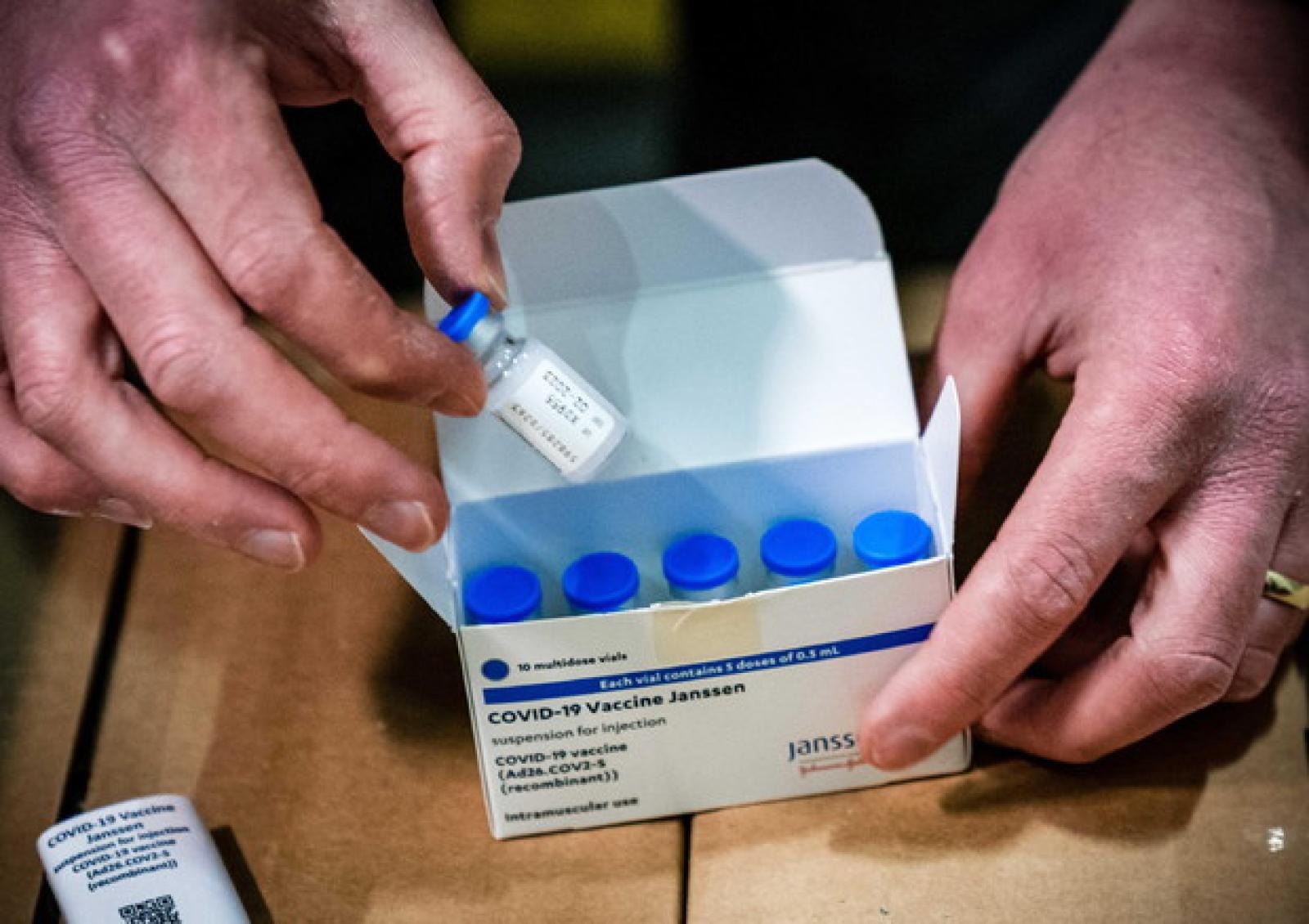 Johnson & Johnson: via libera da domani ma solo agli over 60