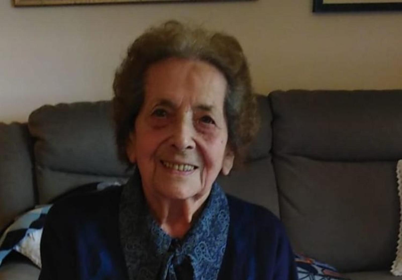 Uno striscione, fiori e gli auguri di sindaco e don per nonna Sestilia