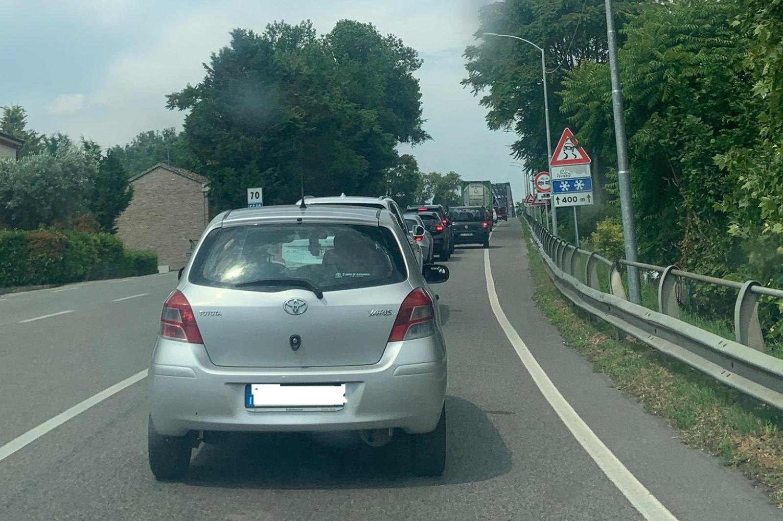 Tamponamento sul ponte del Po, traffico il statale 16 bloccato