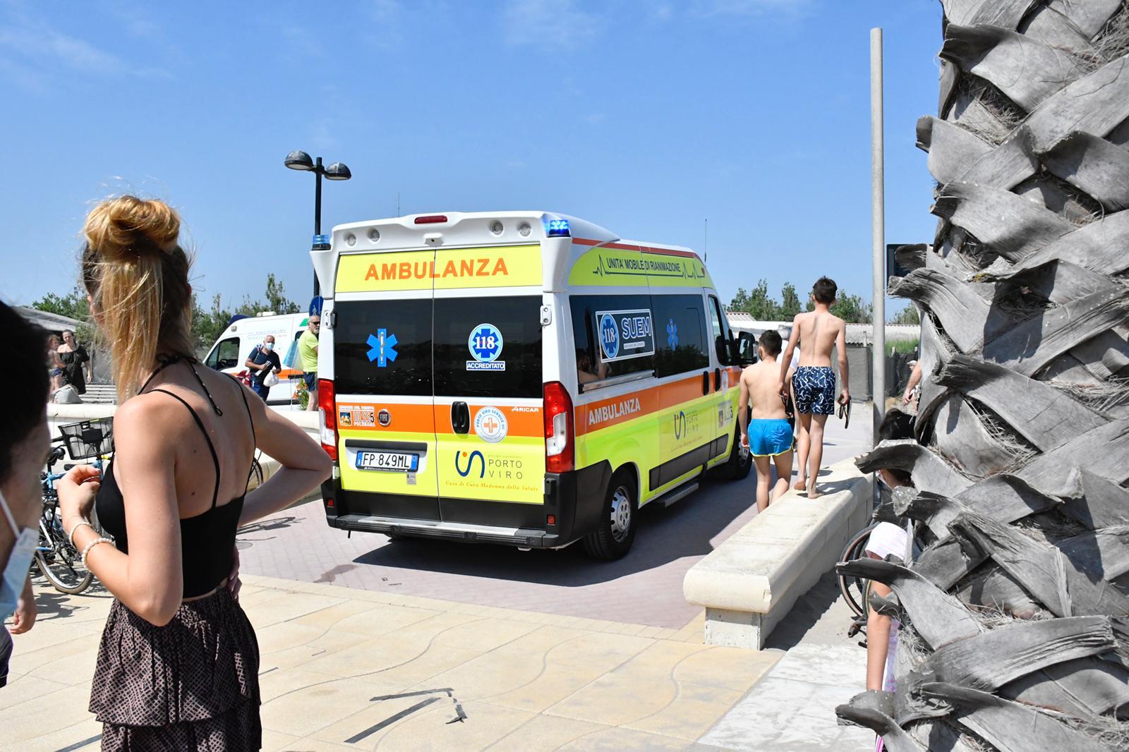 Punta al mare da un insetto, rischia grosso