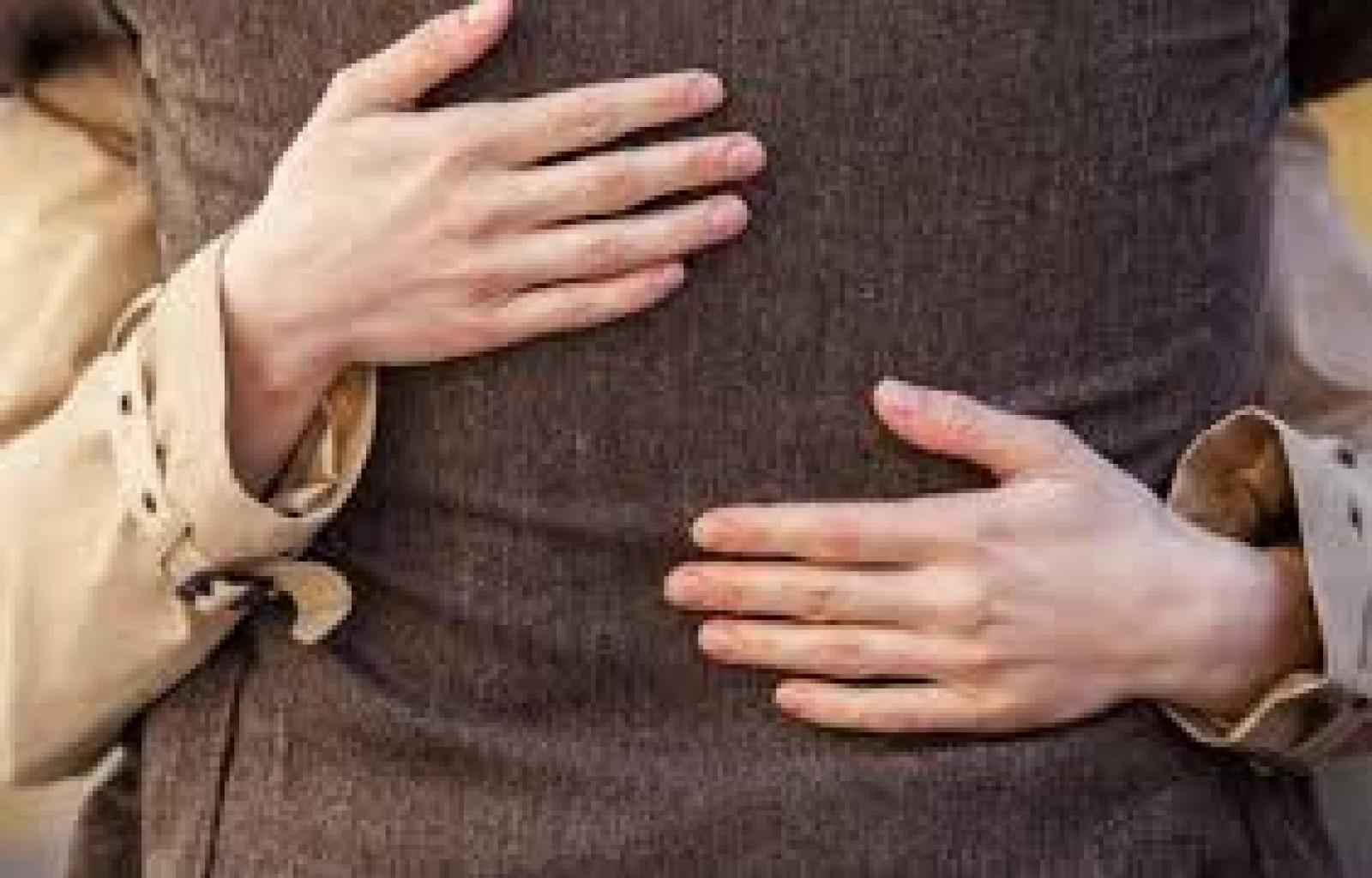 Promette sesso ad un anziano e lo deruba di tutto