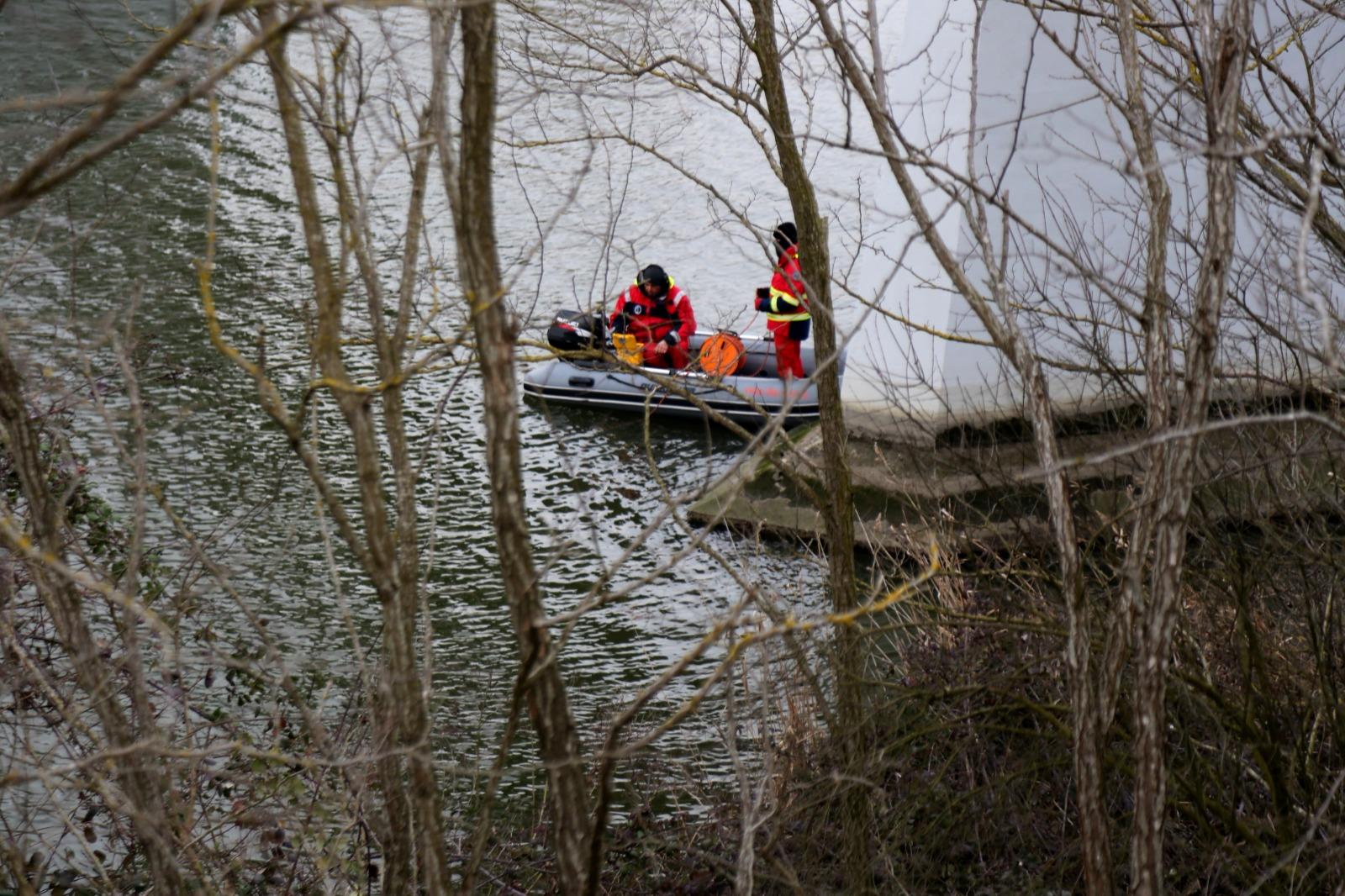 Orrore nell'Adige, spunta un corpo