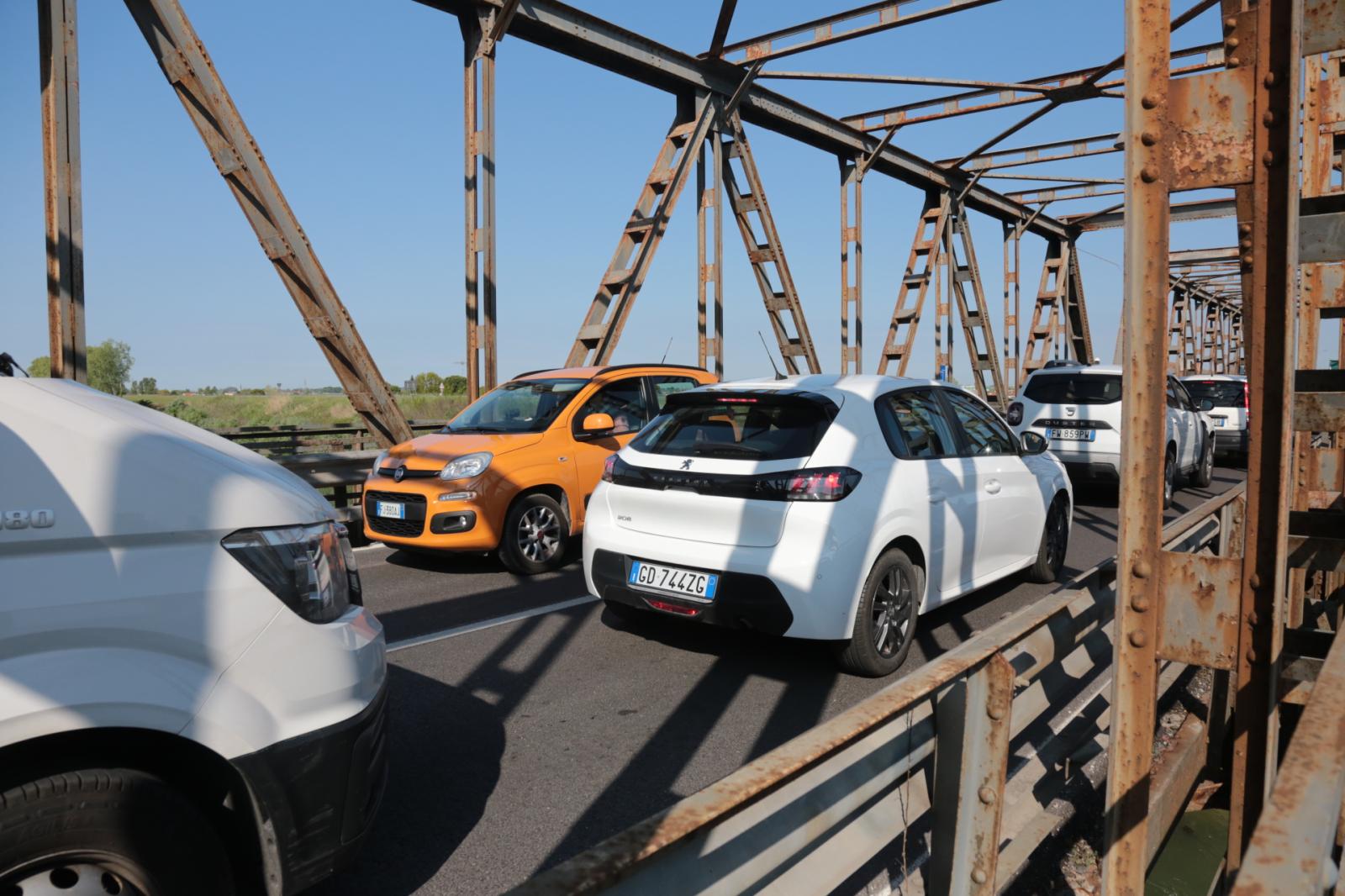 Un anno di lavori sul ponte di Boara, ma nessuna chiusura