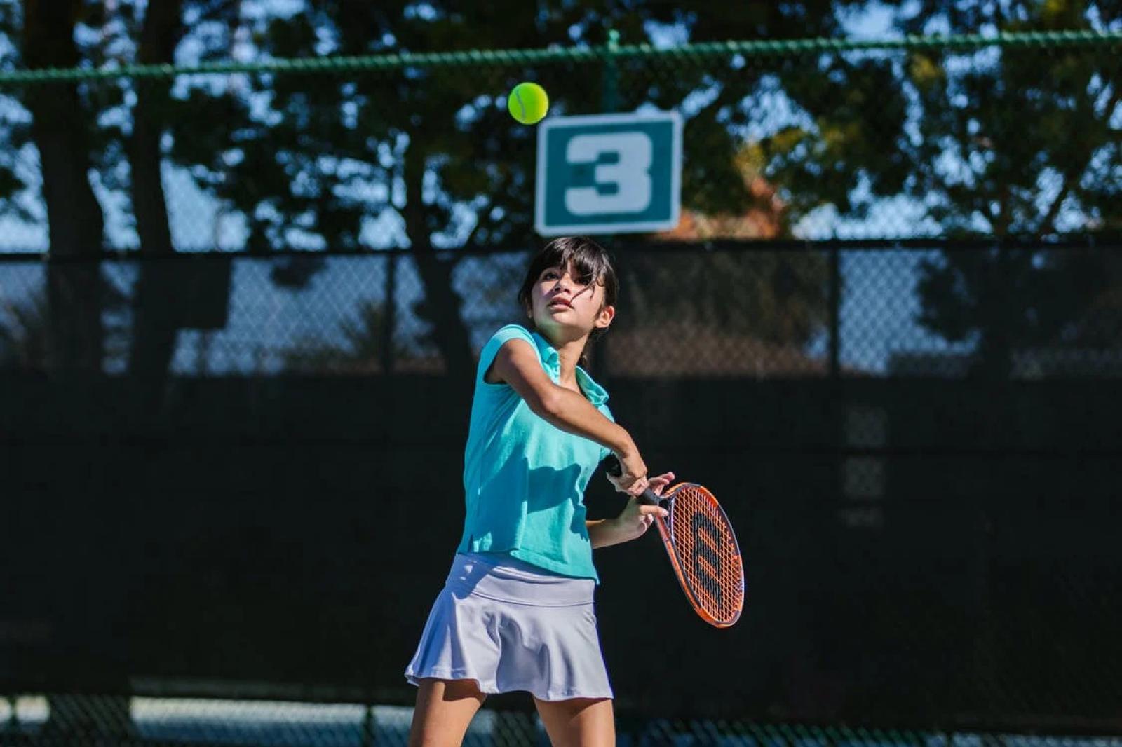 Piazza Garibaldi si trasforma in un campo da tennis 
