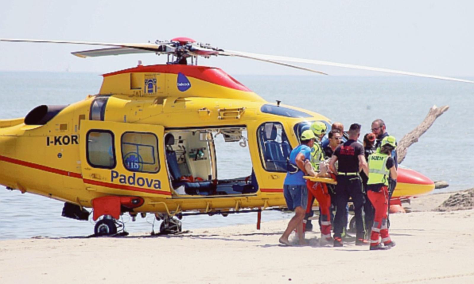 Si tuffa in mare e sbatte sul fondale: grave un 15enne