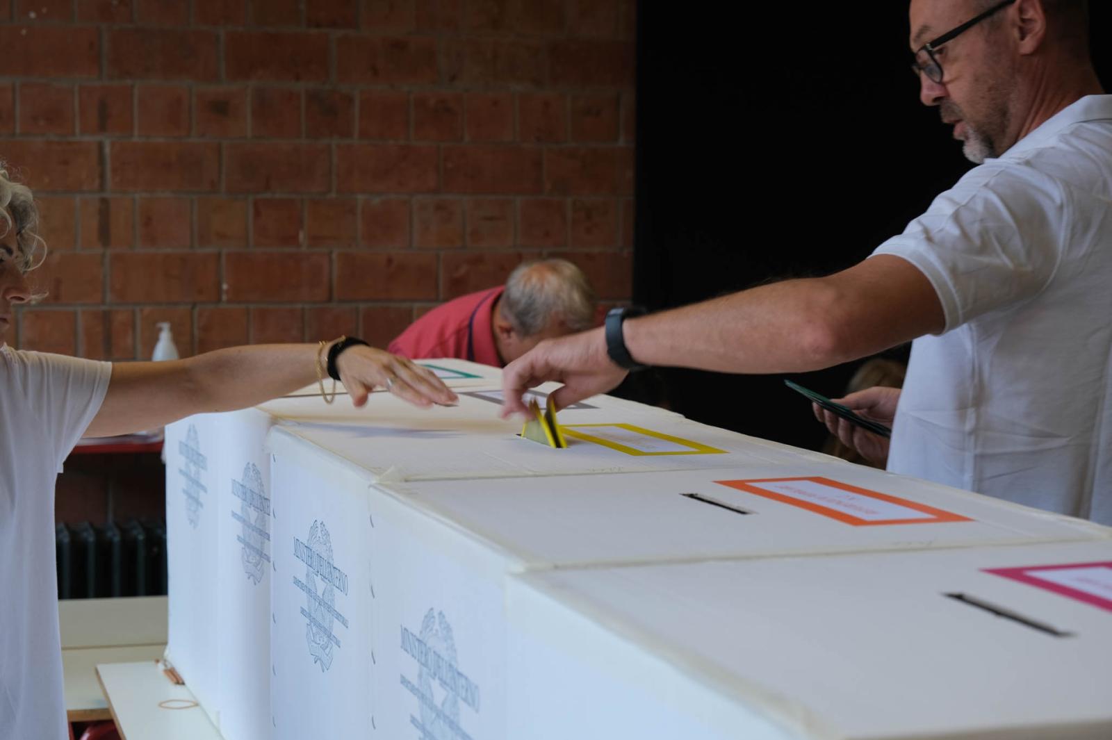 Referendum verso il flop, affluenza al 6,64%