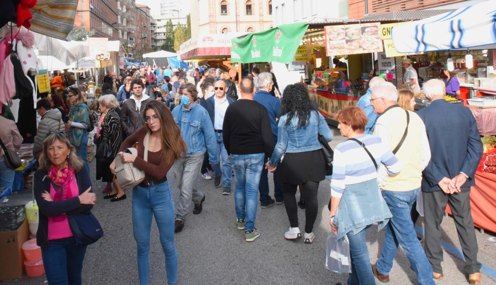 E' il grande Marti Franco! Buona festa a tutti!