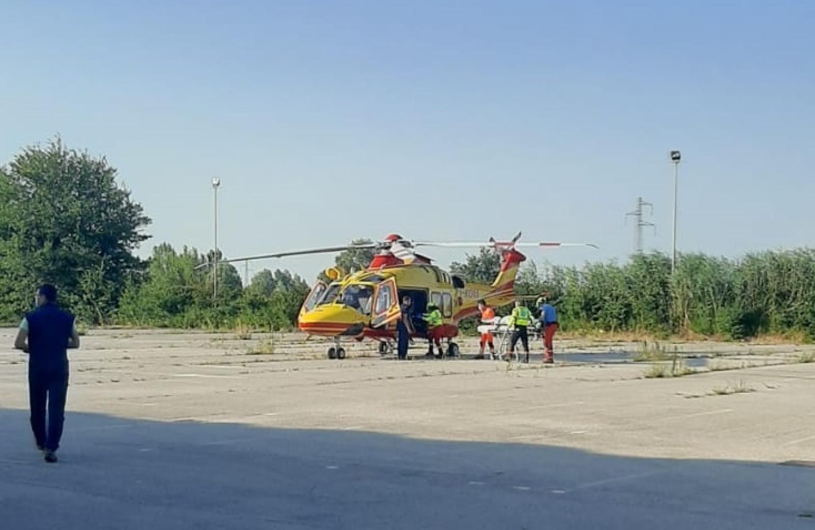 Tremendo schianto in autostrada, arriva l'elisoccorso, coinvolta una famiglia