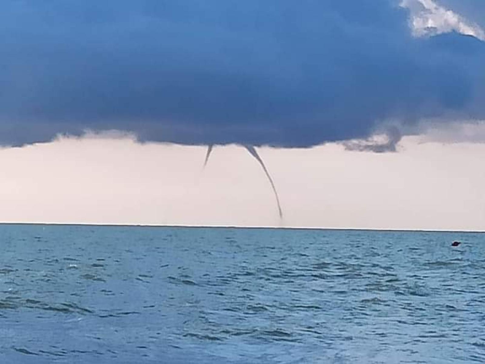 Doppia tromba marina al largo di Rosolina