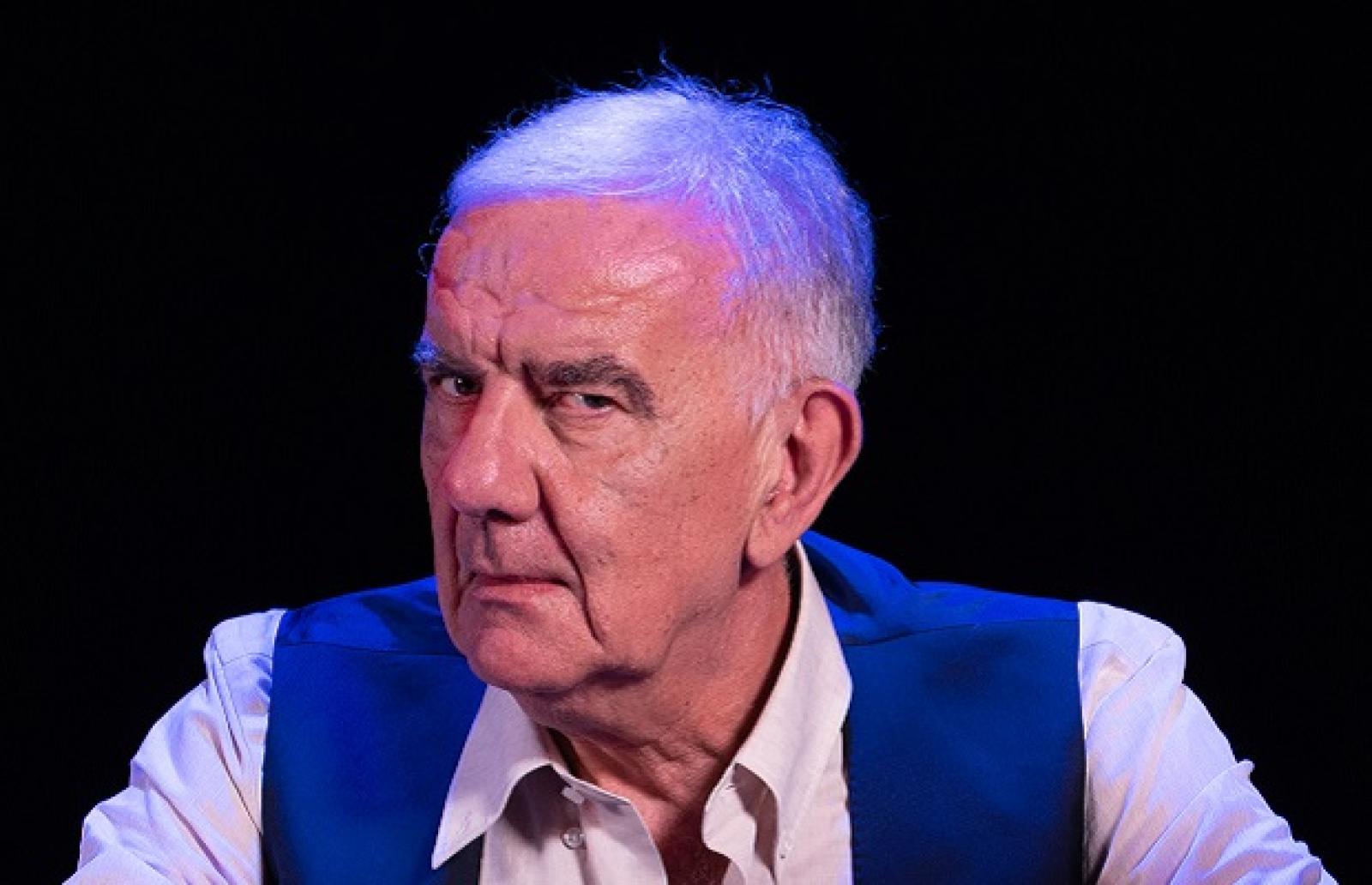 Sul palco, al Censer, arriva Gene Gnocchi