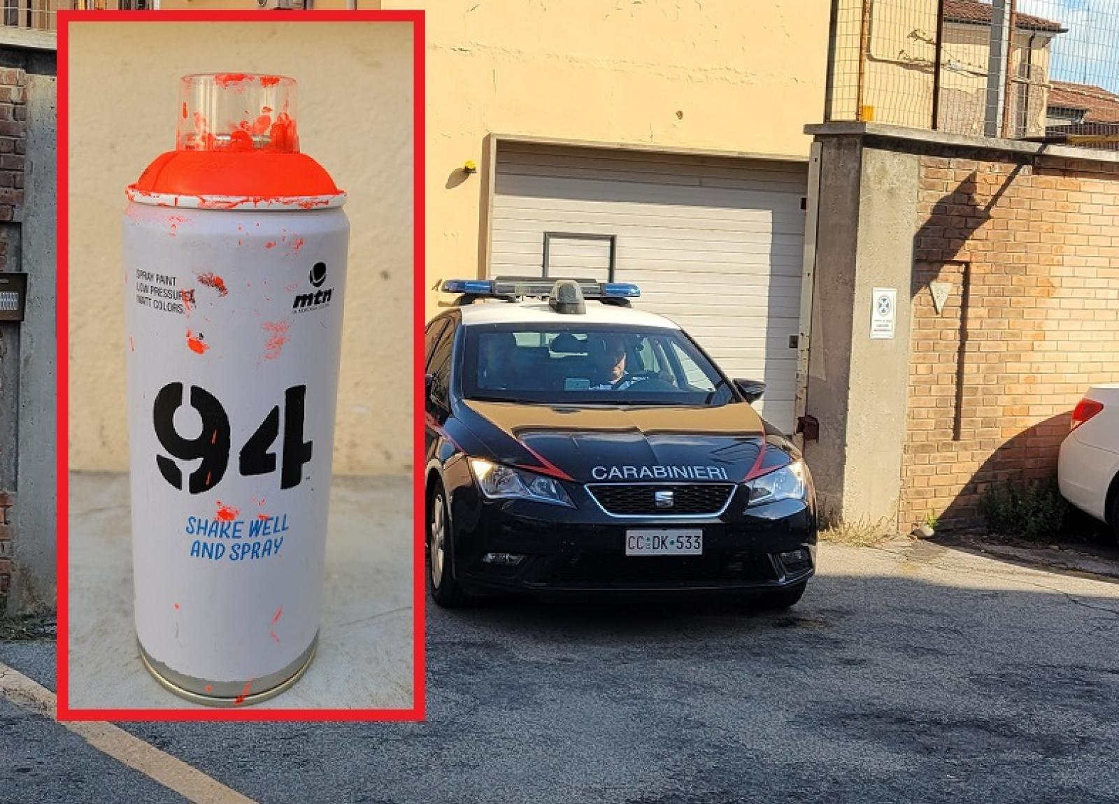 Giovani vandali imbrattano con bombolette spray i muri del centro