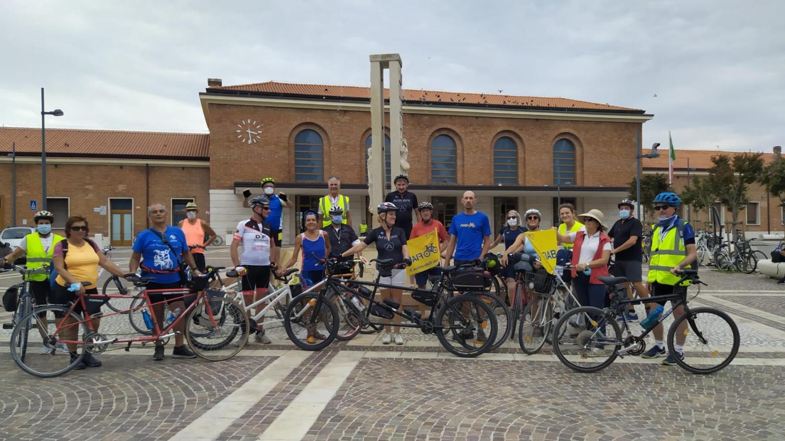 Torna la pedalata degli amici della bici dedicata ai tandem