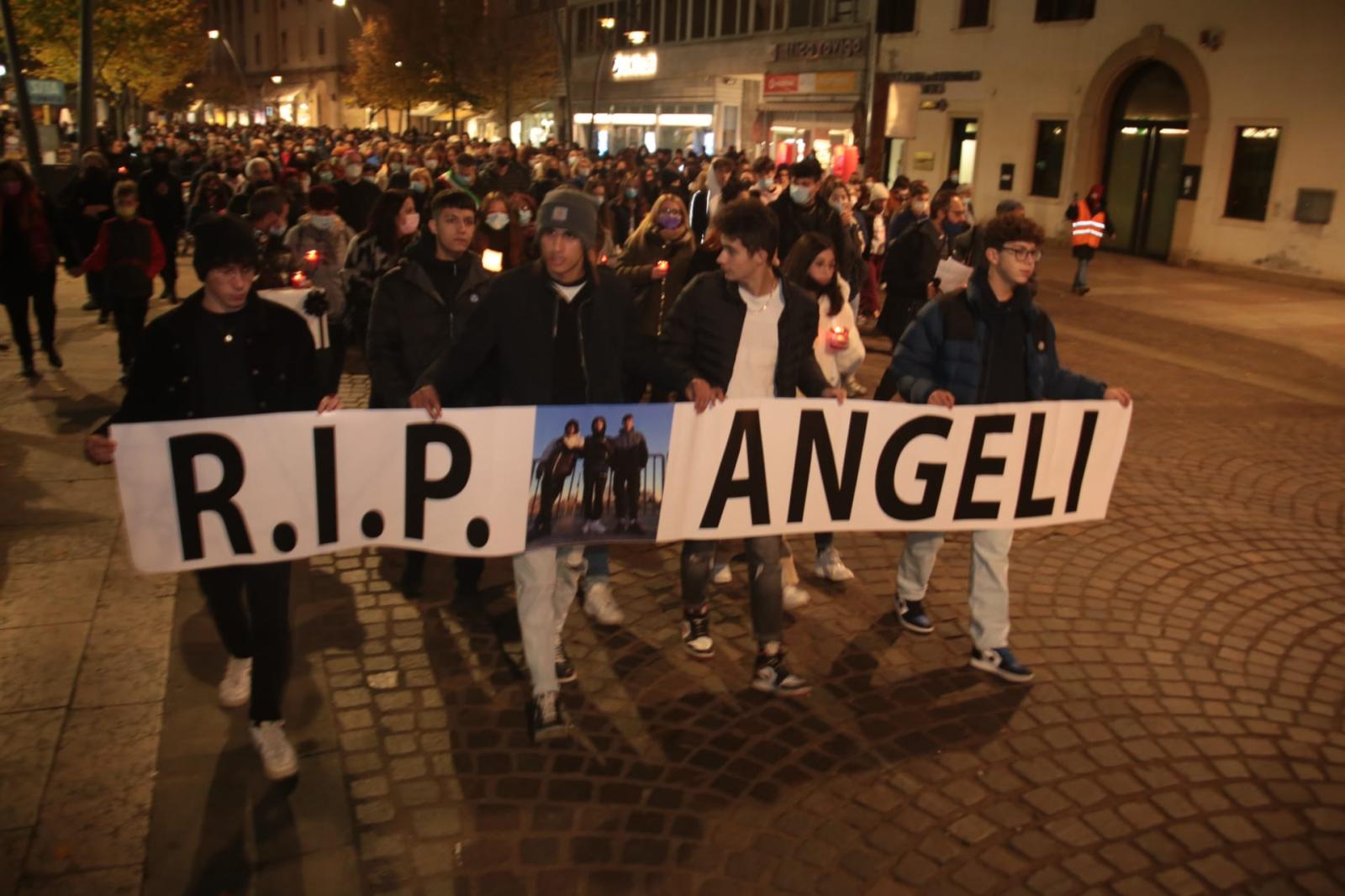 Una raccolta fondi per i tre ragazzi uccisi nell'incidente