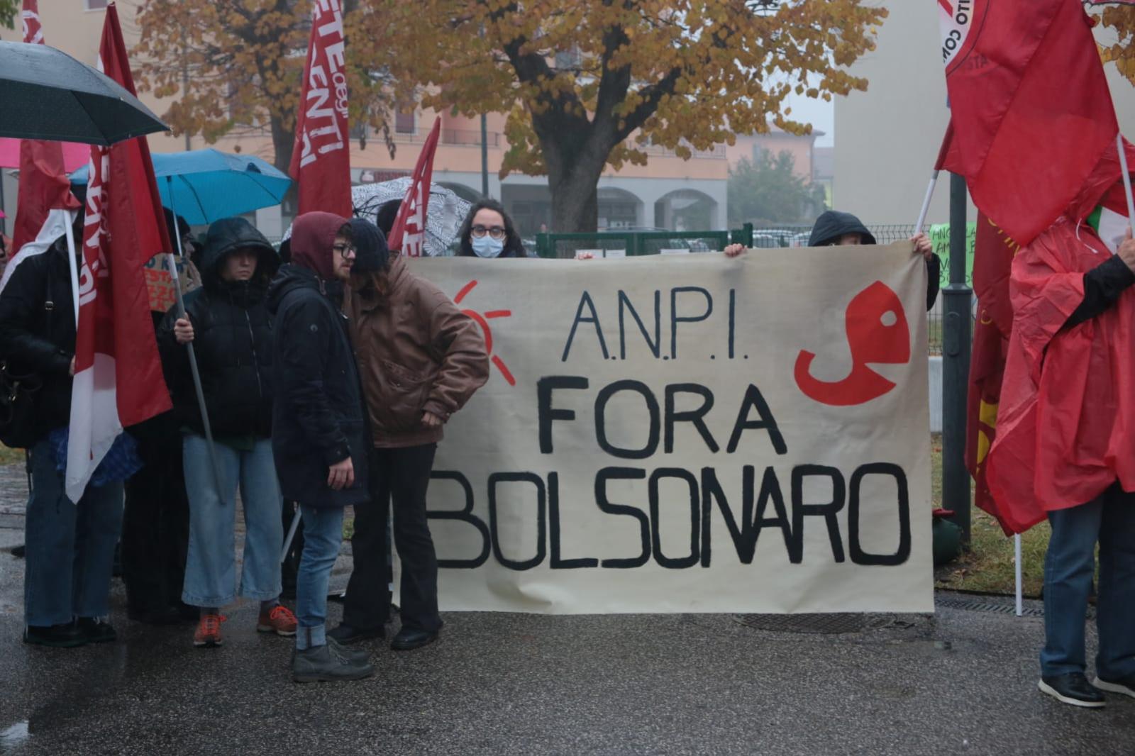 "Cittadinanza a Bolsonaro, una vergogna"