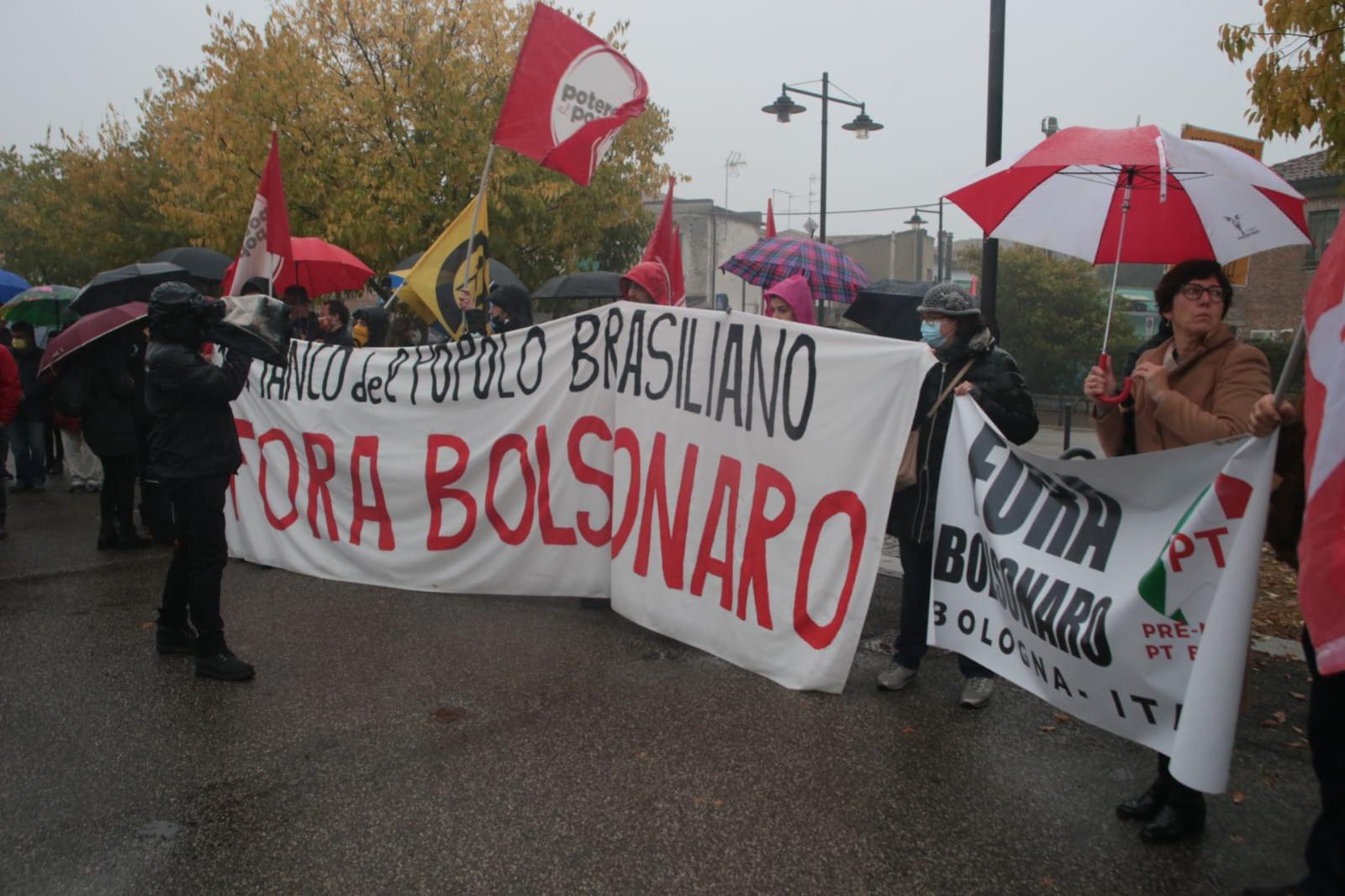 "Forse lo premiano per la distruzione della Foresta Amazzonica"...