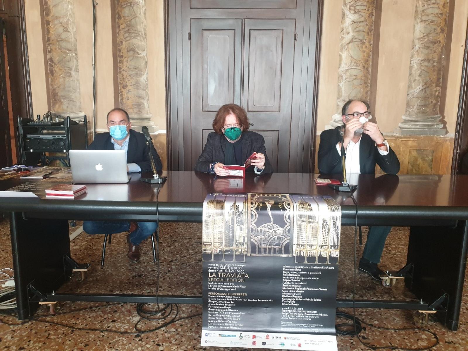 Si parte alla grande, con la Traviata