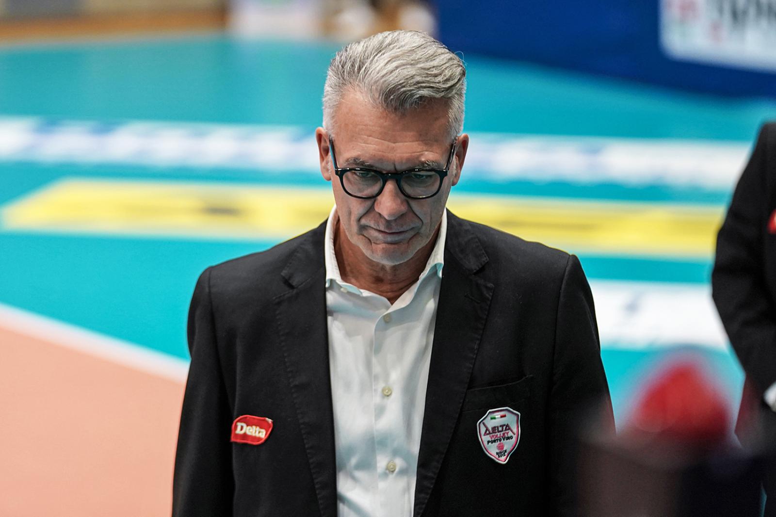 Zambonin non &egrave; pi&ugrave; coach, ma resta nerofucsia