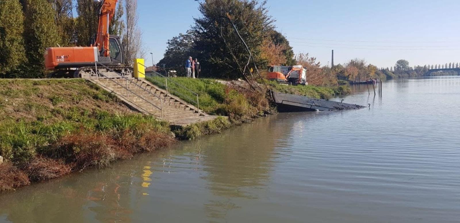 Recuperato il pontile affondato nel Canalbianco