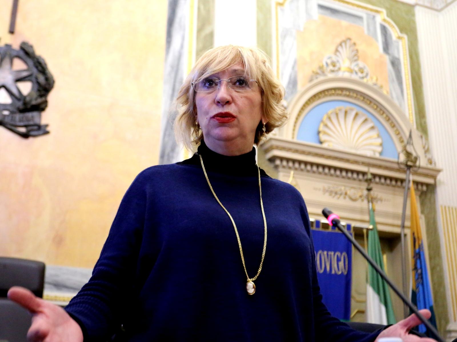 "Prima la violenza, poi i commenti sessisti"