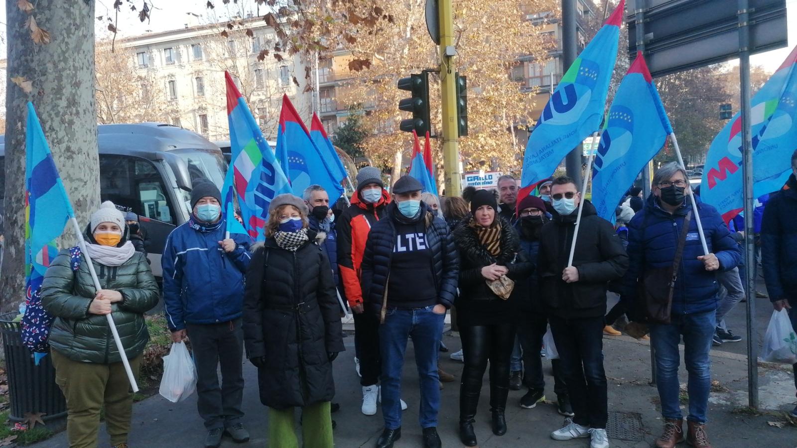 In piazza per difendere i pi&ugrave; deboli