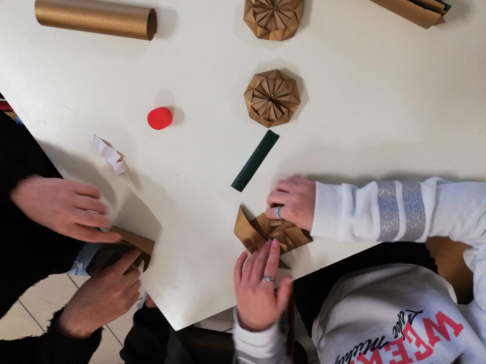 Il dono dei bimbi ai commercianti