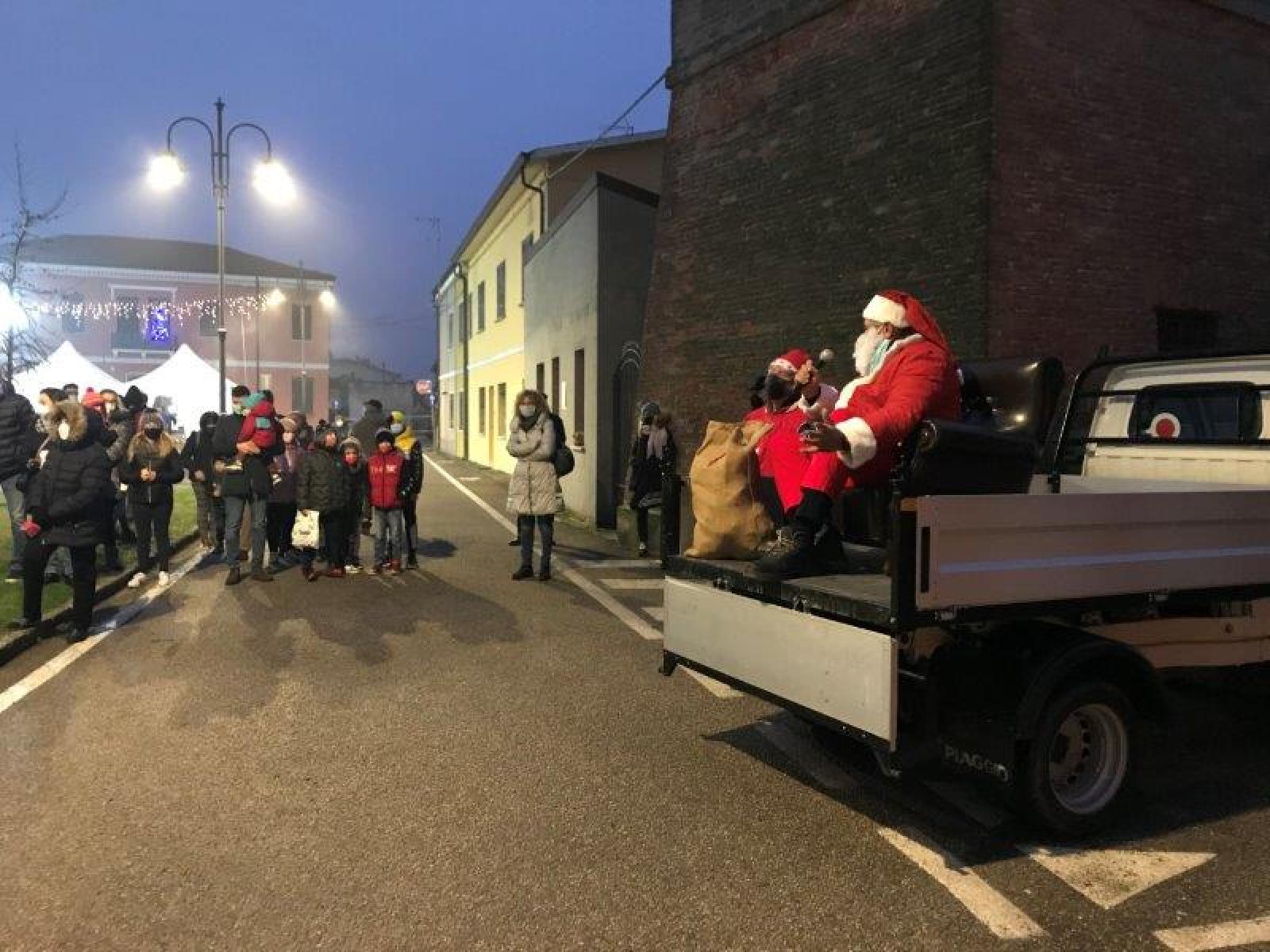 Babbo Natale arriva sull&rsquo;ape car