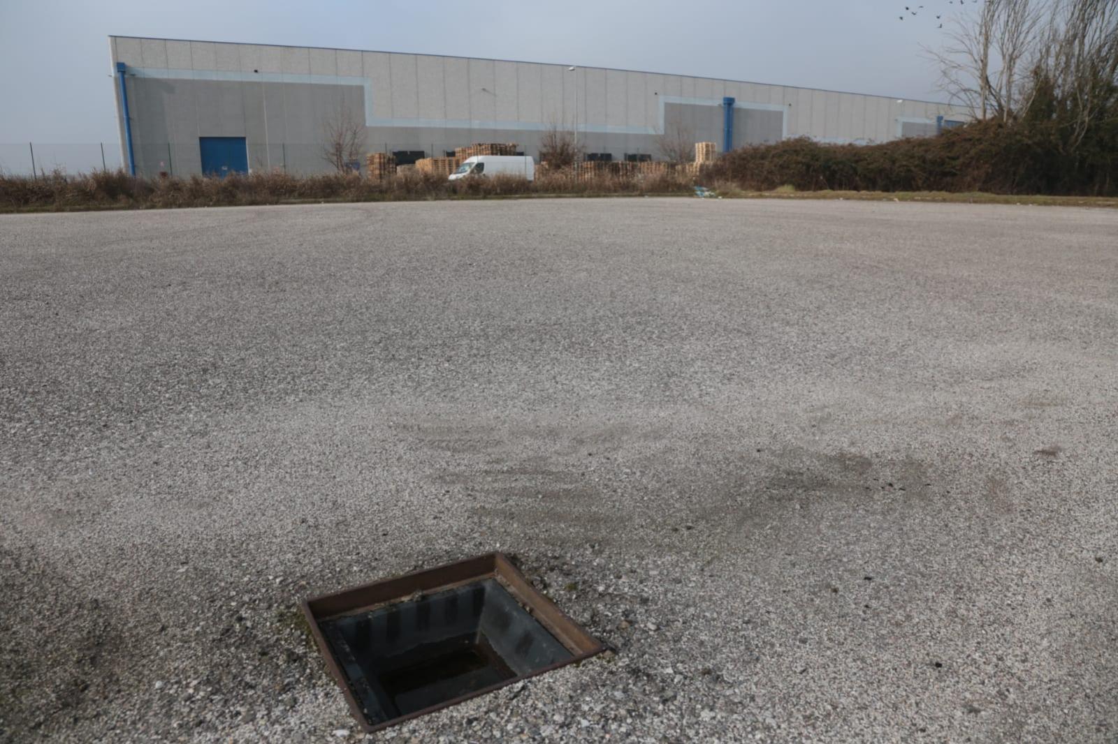 Incredibile: i ladri hanno rubato i tombini