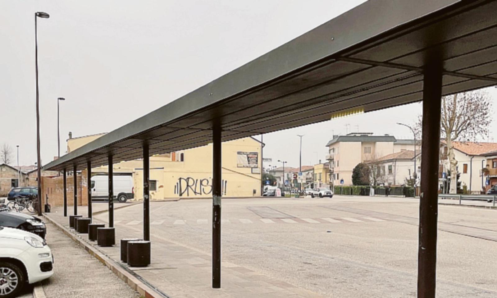 In arrivo le nuove vetrate nella stazione dei bus