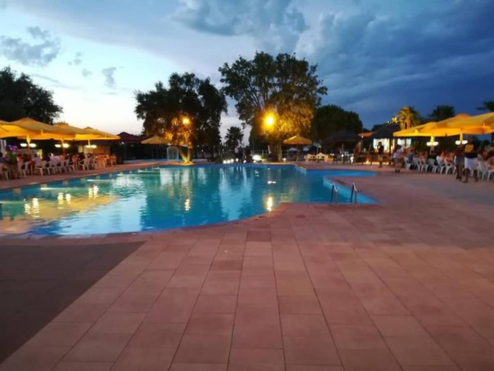 palazzo rosso la piscina.jpg