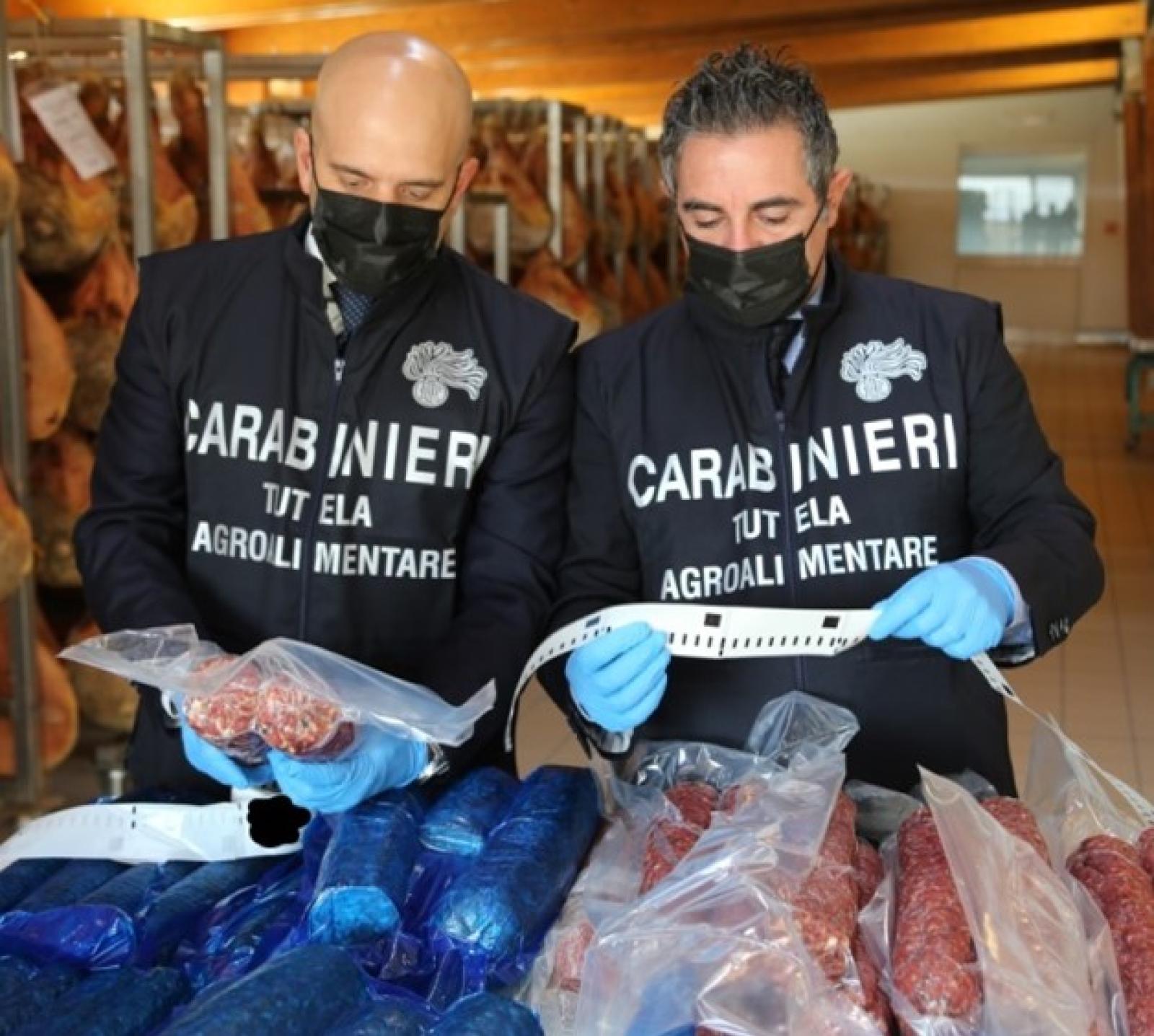 Salami fuorilegge, due persone nei guai: sequestrate 10 tonnellate di carne