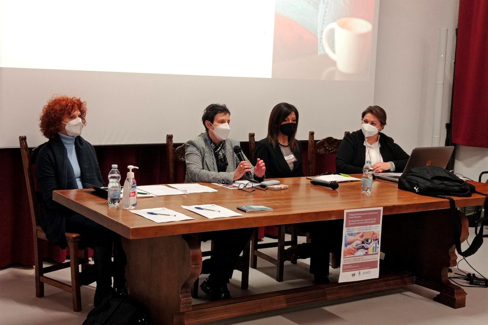 Verso un grande servizio di commercio online collettivo