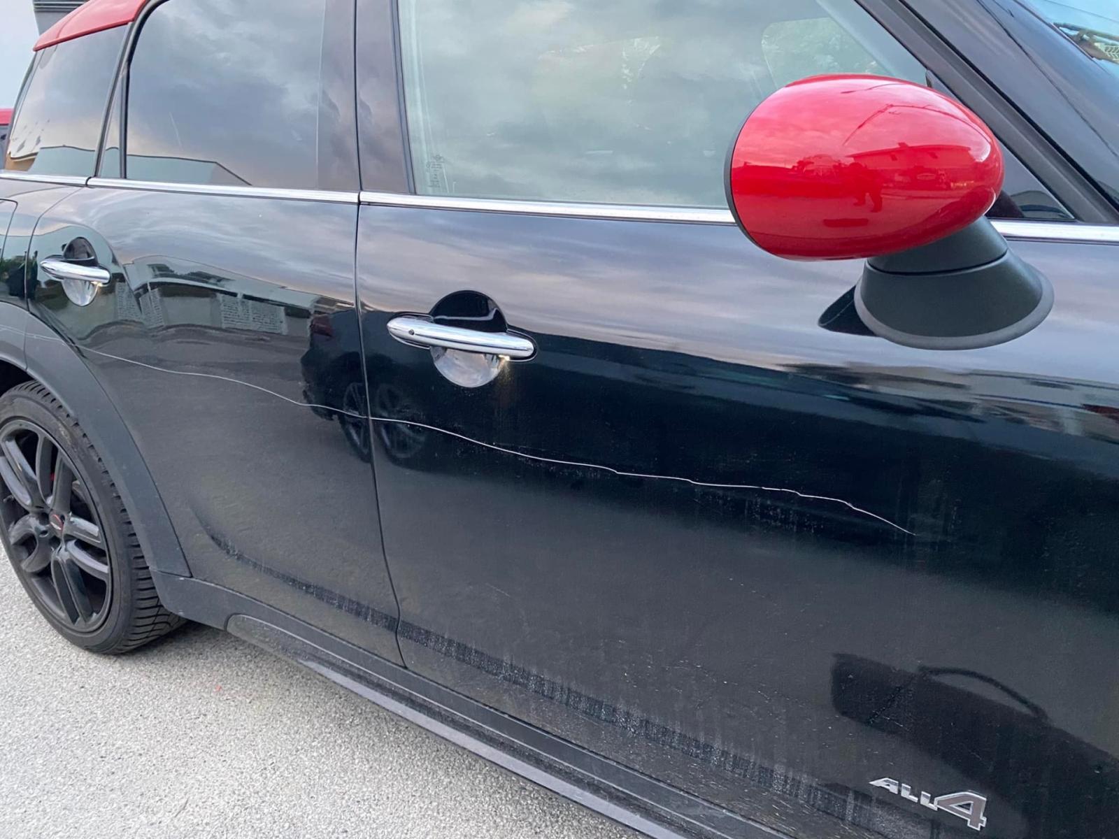 Auto rigate in piazza intervento della Volante