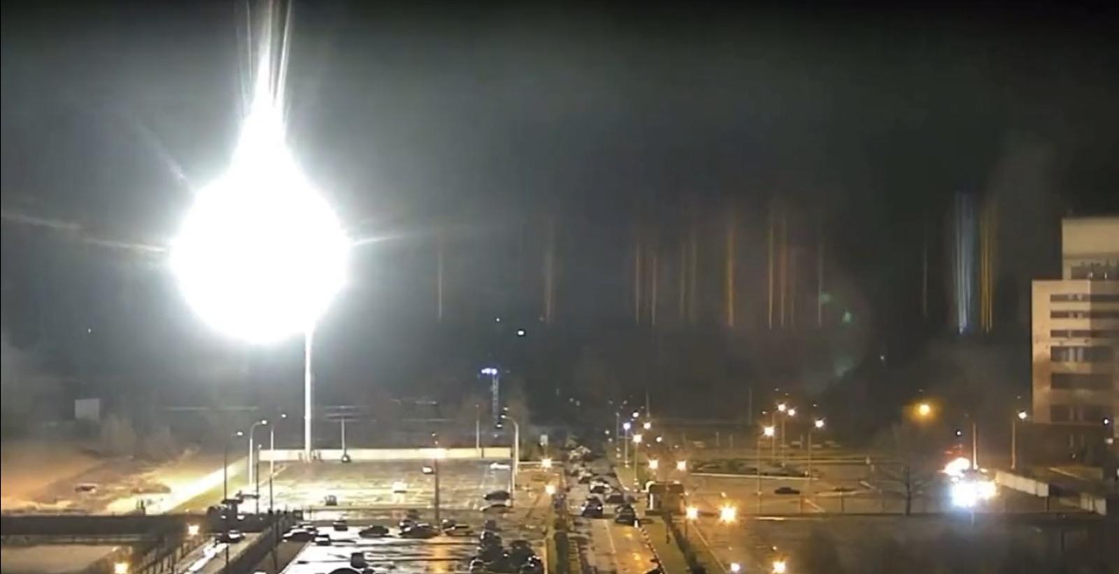 La centrale nucleare di Zaporizhzhia colpita da un missile