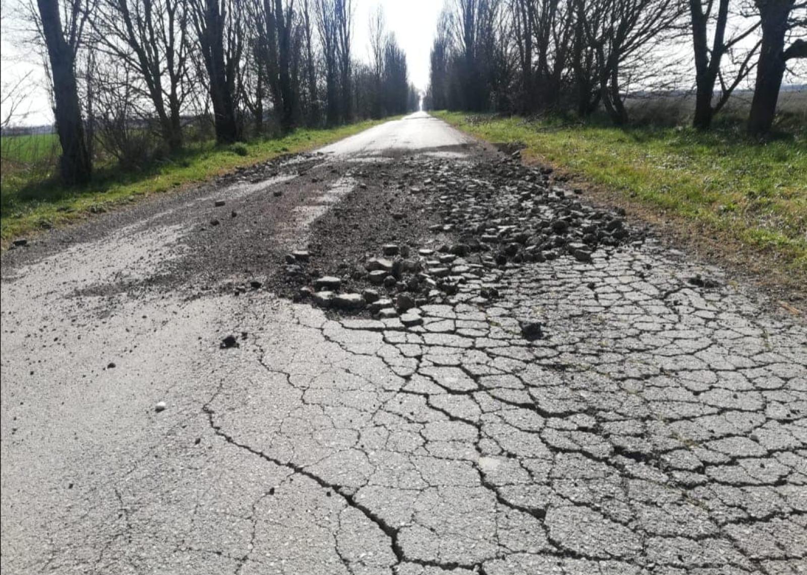 Strada delle Valli chiusa per notevoli danni al manto stradale 