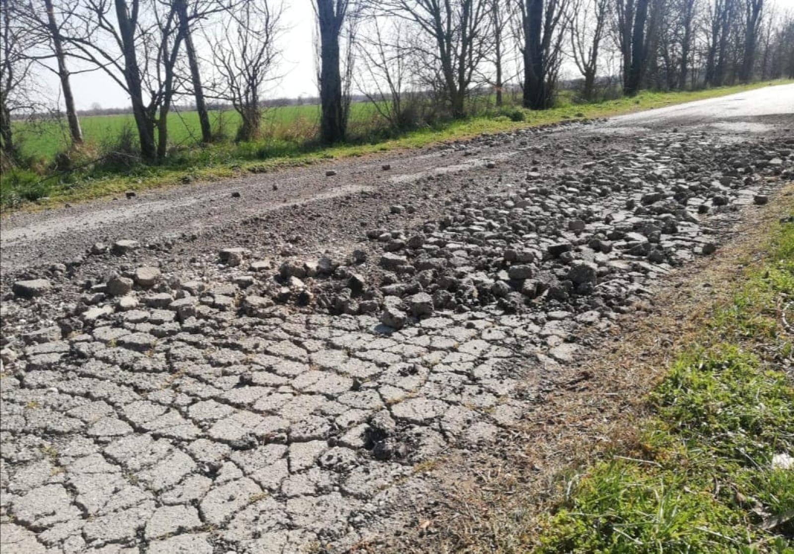 Strada delle Valli chiusa per notevoli danni al manto stradale 