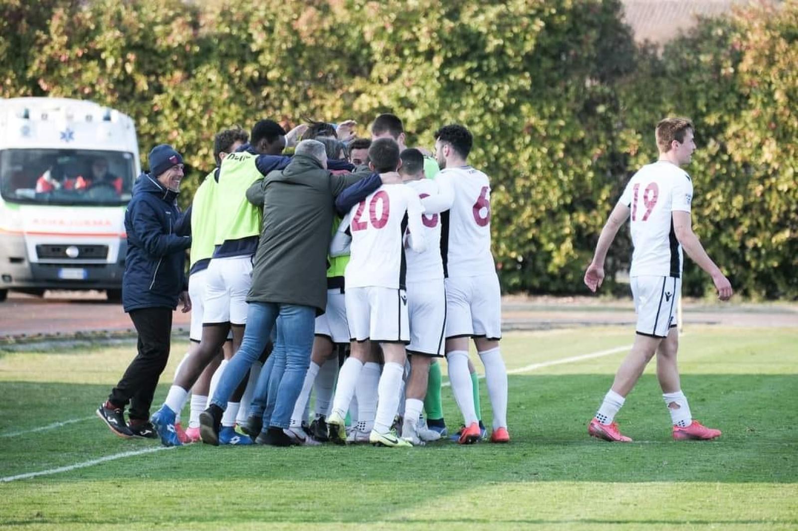 L'Adriese vola, il Delta affonda