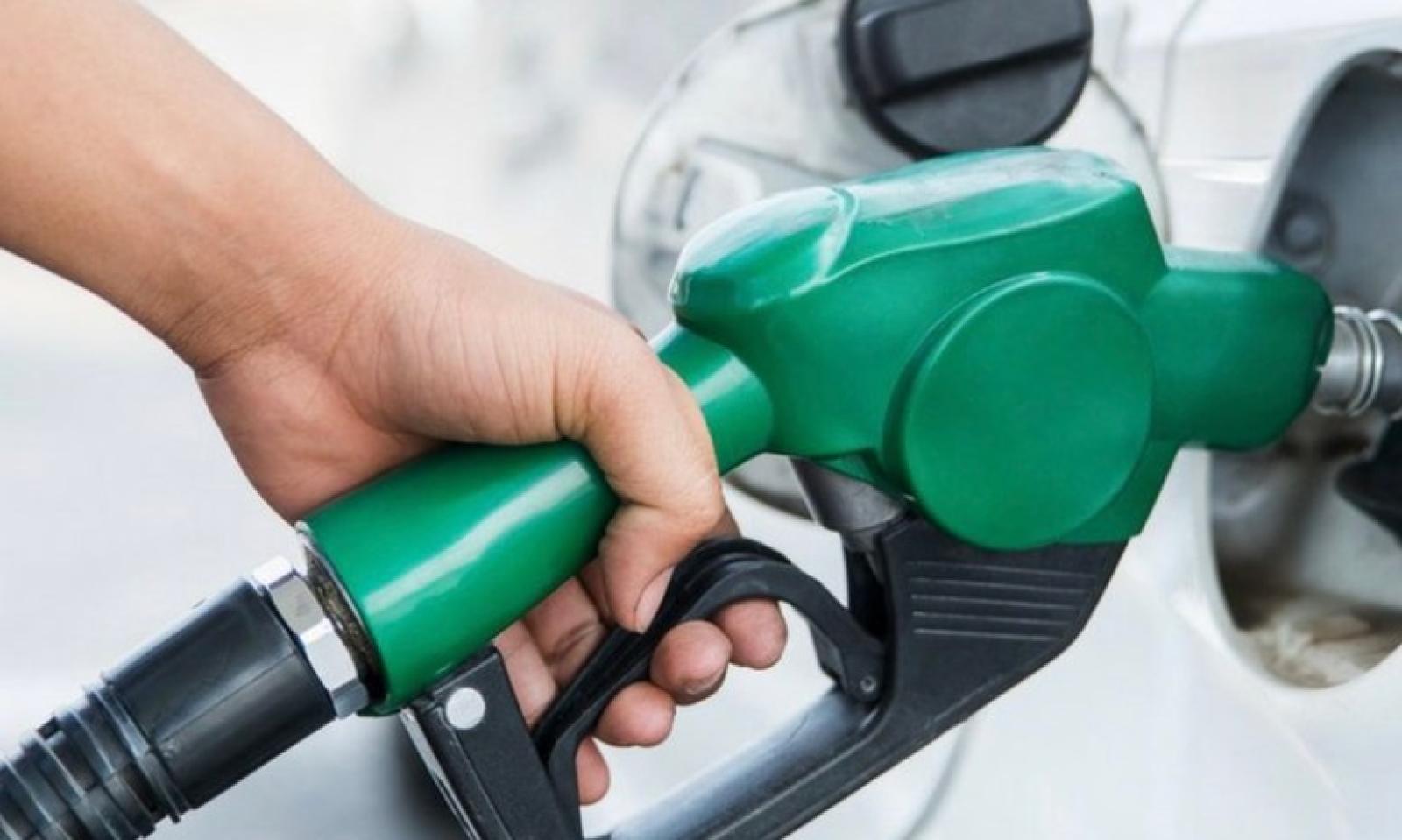 "Aumento di 40 centesimi, poi sconto di 4...."