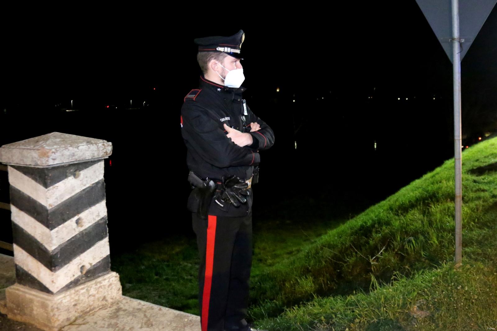 Fatta a pezzi e lanciata nel Po in un borsone