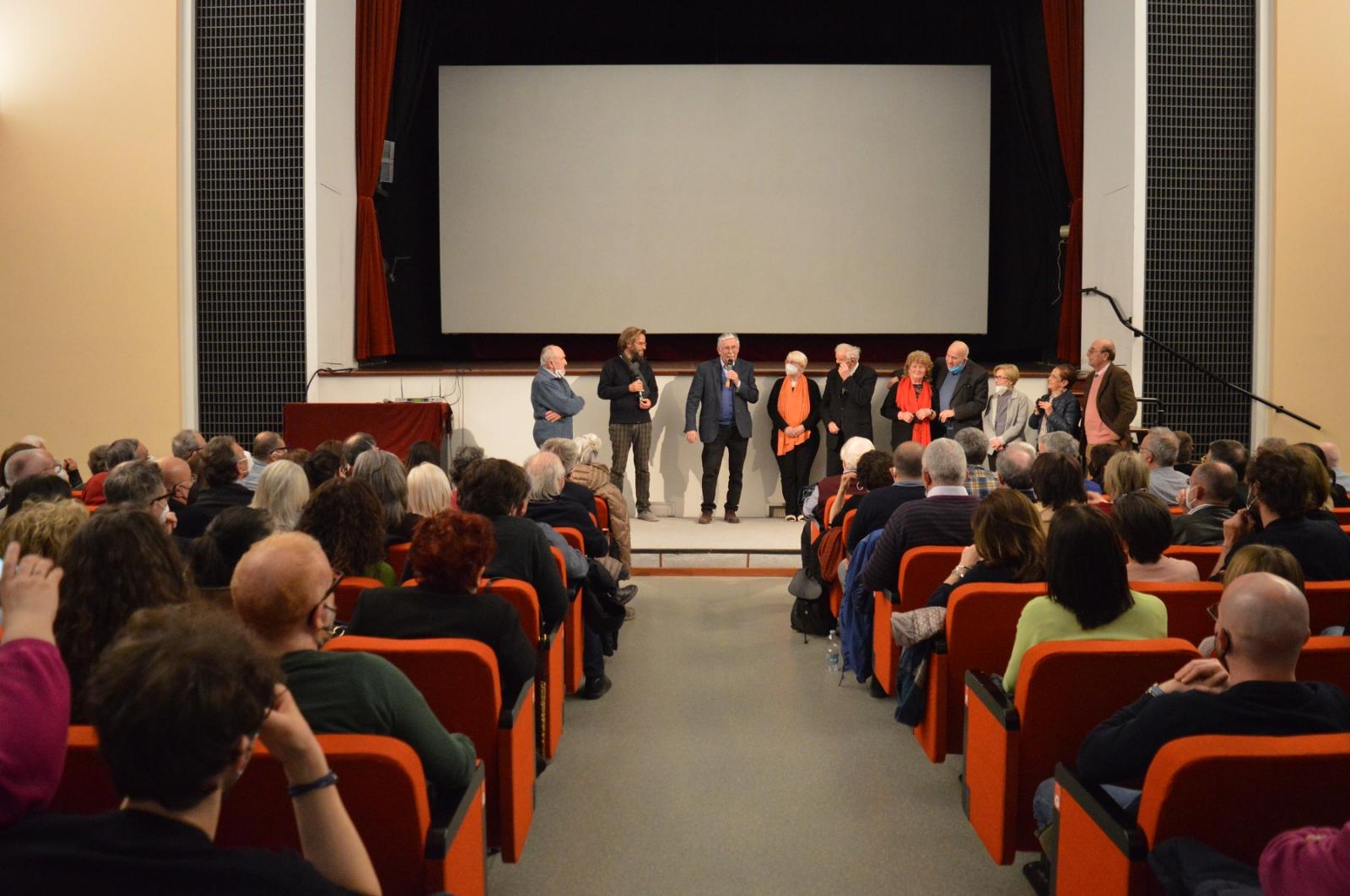 Tutto esaurito al cinema Duomo per il racconto di Segre e Stella sull'alluvione