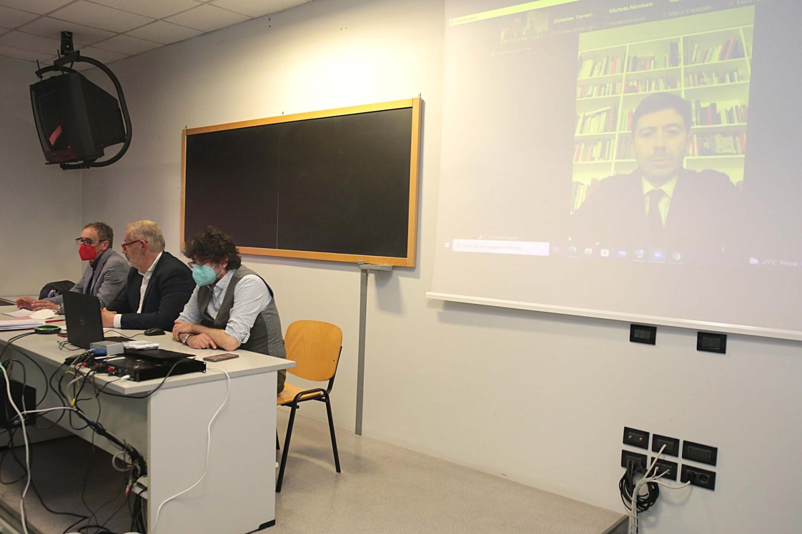 Speranza gela Rovigo: "Pandemia, ci siamo ancora dentro. Avanti con mascherine e vaccini"