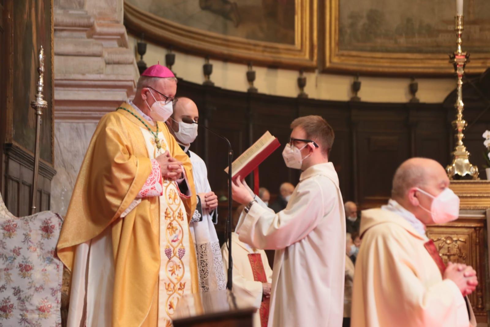 In cattedrale, la messa solenne celebrata dal vescovo